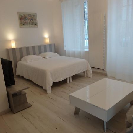 布雷索塞尼Les Petites Tuileries住宿加早餐旅馆 外观 照片